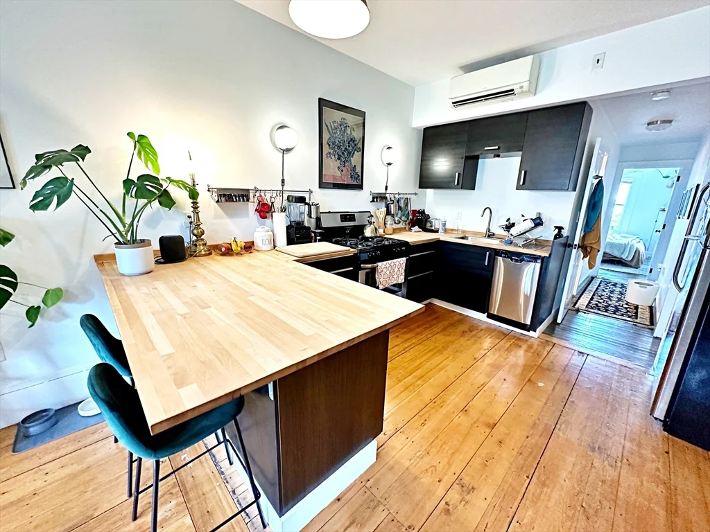 2 bed, 1 bath apartment for rent at 264 Sumner St Unit 3, East Boston — photo 5 of 13