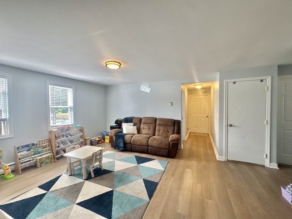 3 bed, 1 bath apartment for rent at 264 Washington St Unit 1, Peabody — photo 4 of 19