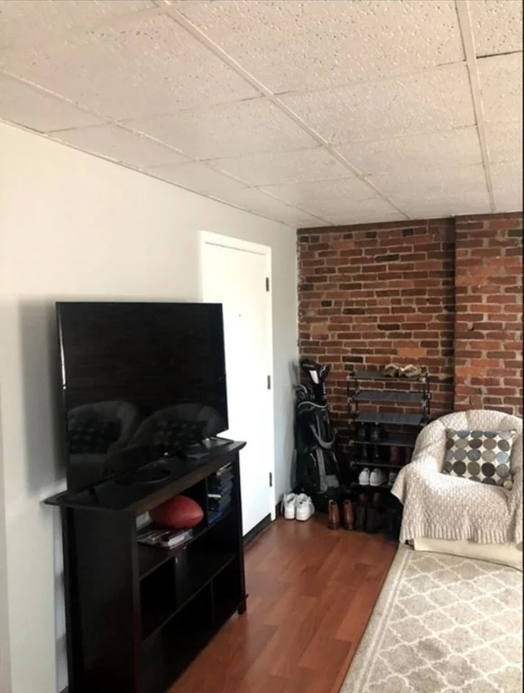 1 bed, 1 bath apartment for rent at 265 Dorchester Unit 3, South Boston — photo 4 of 12