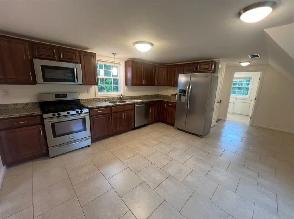 2 bed, 2 bath apartment for rent at 265 Dunstable Rd Unit 1, Tyngsborough