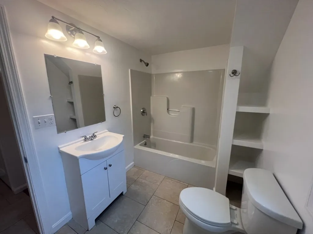 2 bed, 2 bath apartment for rent at 265 Dunstable Rd Unit 1, Tyngsborough — photo 6 of 6