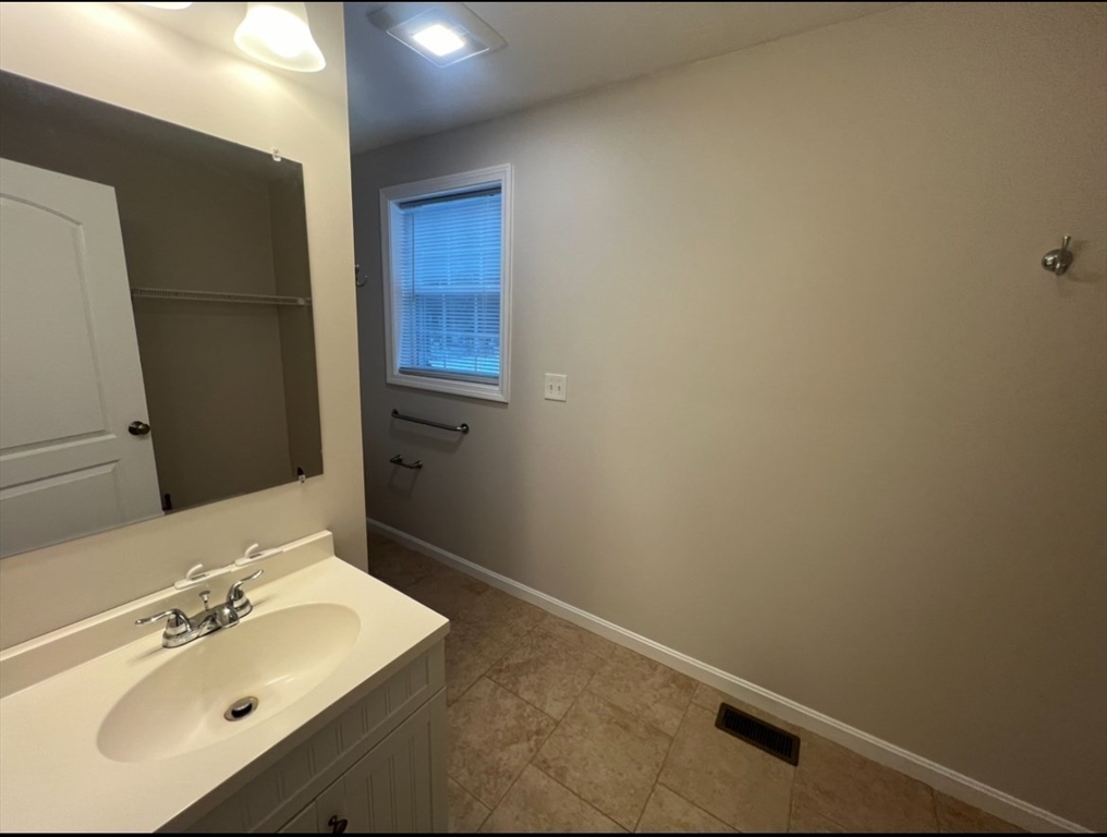 2 bed, 2 bath apartment for rent at 265 Dunstable Rd Unit 2, Tyngsborough — photo 9 of 11