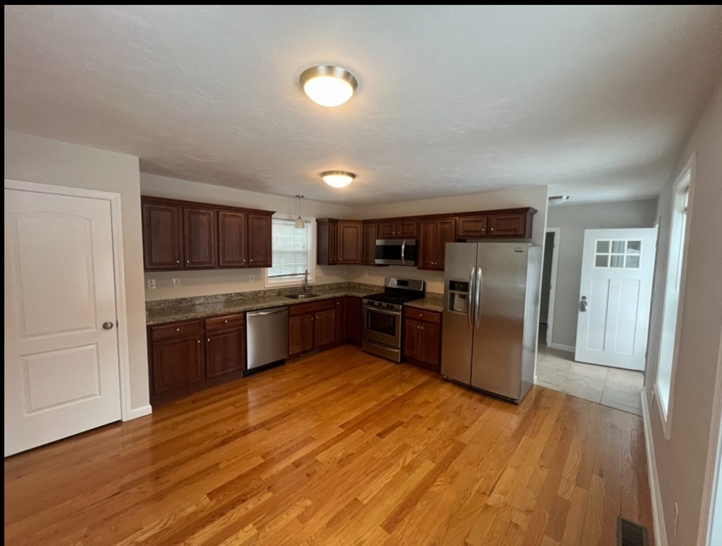 2 bed, 2 bath apartment for rent at 265 Dunstable Rd Unit 2, Tyngsborough — photo 2 of 11