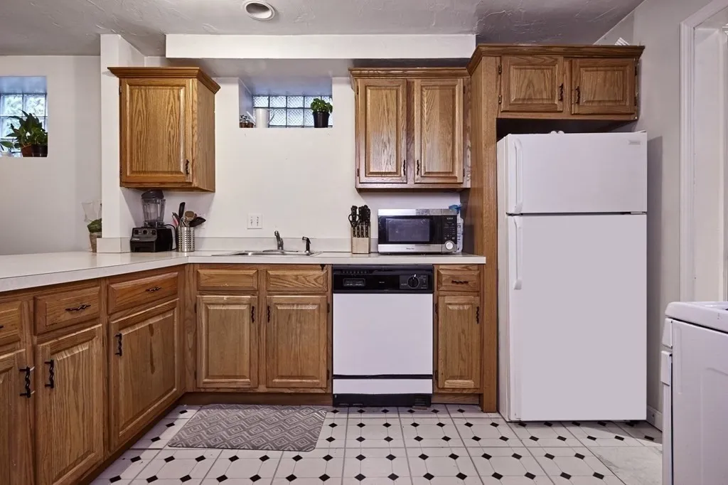 2 bed, 2 bath apartment for rent at 265 Emerson St Unit 1, South Boston — photo 5 of 11