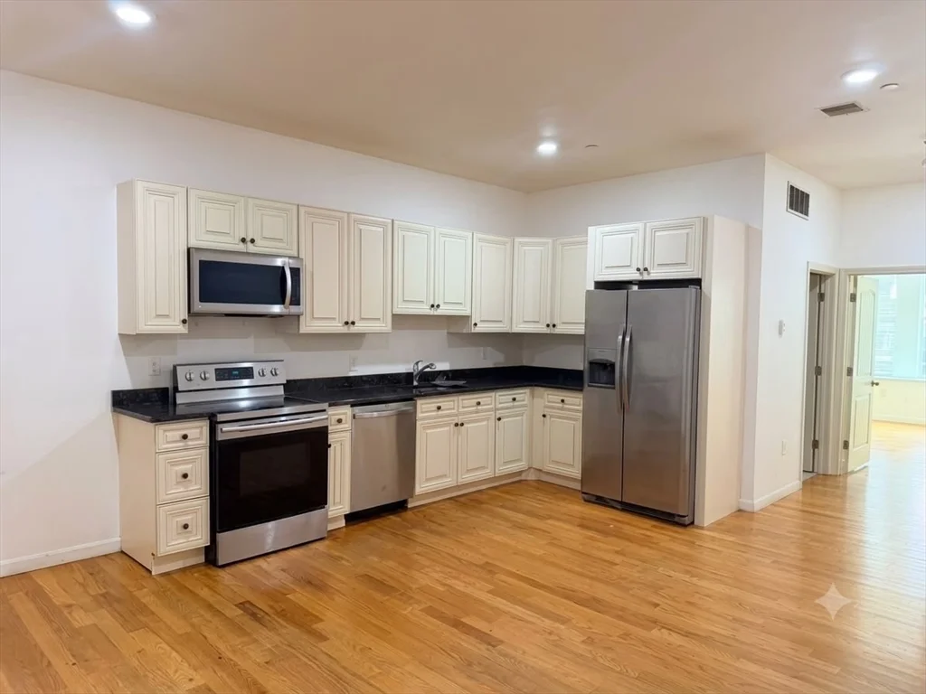 2 bed, 1 bath apartment for rent at 265 Essex St Unit 1A, Lawrence — photo 2 of 7