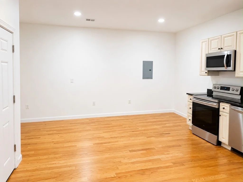 2 bed, 1 bath apartment for rent at 265 Essex St Unit 1A, Lawrence — photo 3 of 7