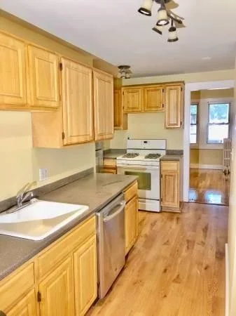 2 bed, 1 bath apartment for rent at 265 Hyde Park Ave Unit 1R, Jamaica Plain — photo 4 of 12