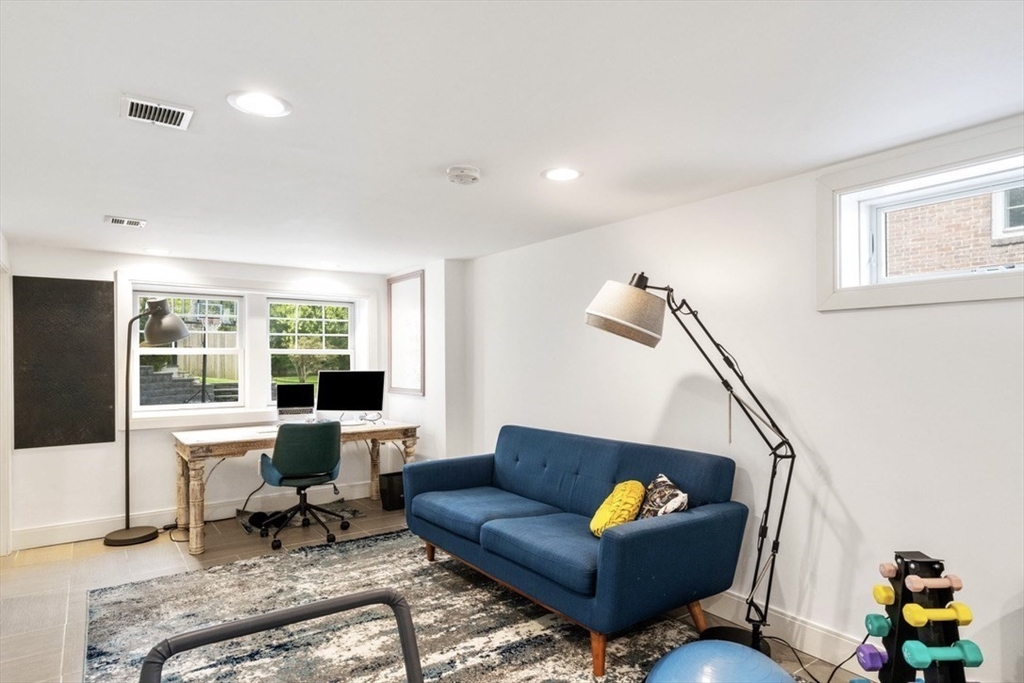 5 bed, 4+ bath apartment for rent at 265 Jackson St, Newton — photo 18 of 38
