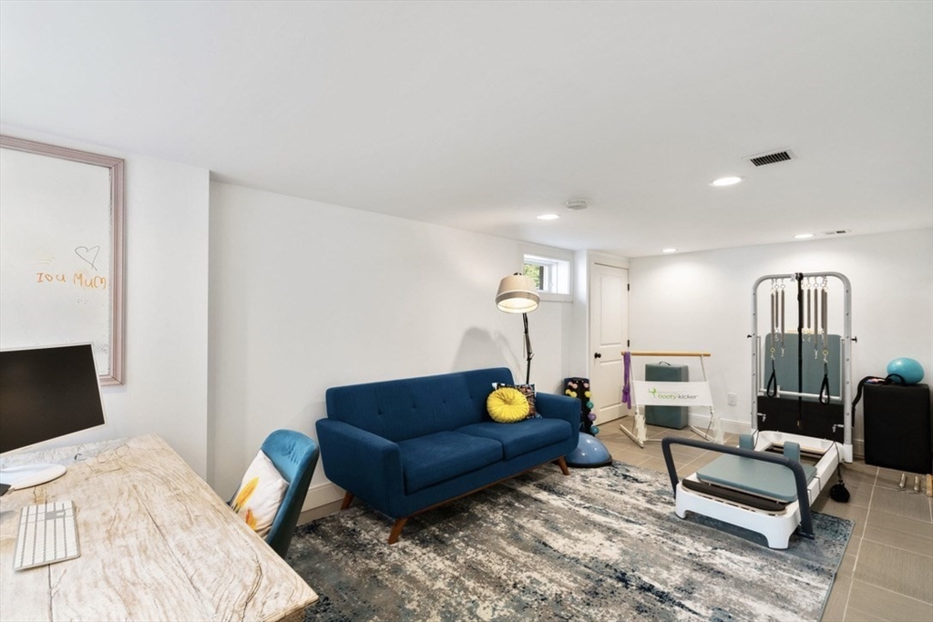 5 bed, 4+ bath apartment for rent at 265 Jackson St, Newton — photo 17 of 38
