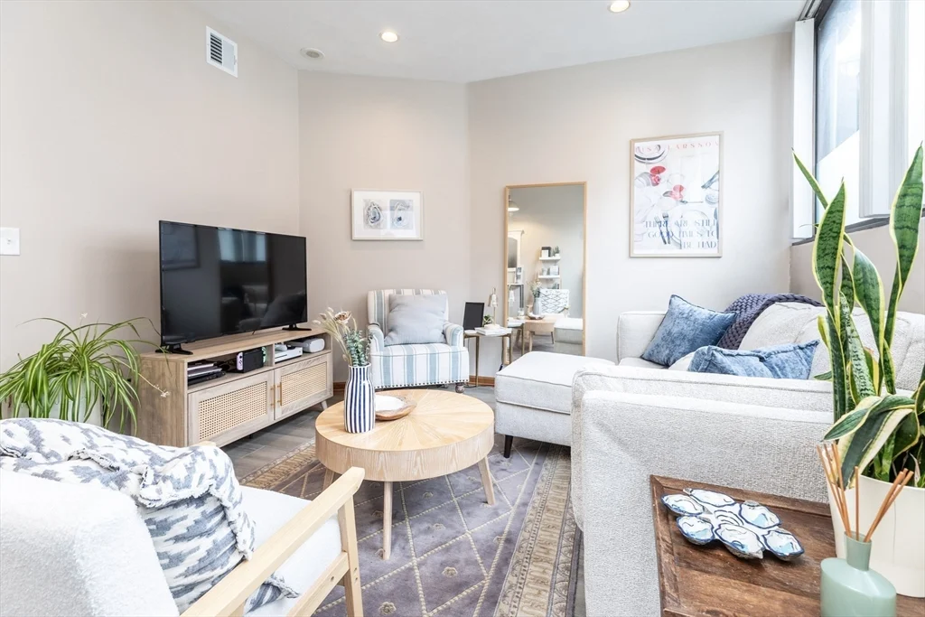 1 bed, 1 bath apartment for rent at 263-265 North St Unit A, North End — photo 2 of 17
