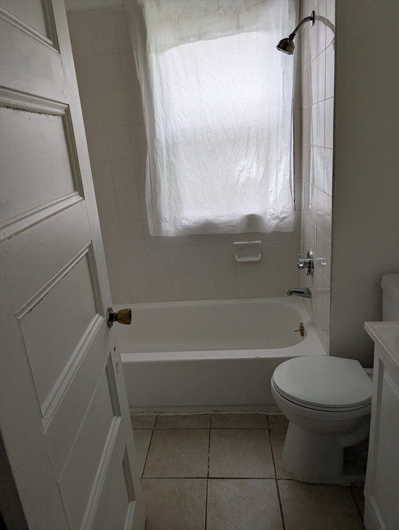 3 bed, 1 bath apartment for rent at 265 Park Unit 1, Dorchester — photo 2 of 3