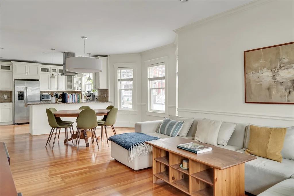 2 bed, 1 bath apartment for rent at 266 Belmont St Unit 1, Watertown — photo 3 of 25