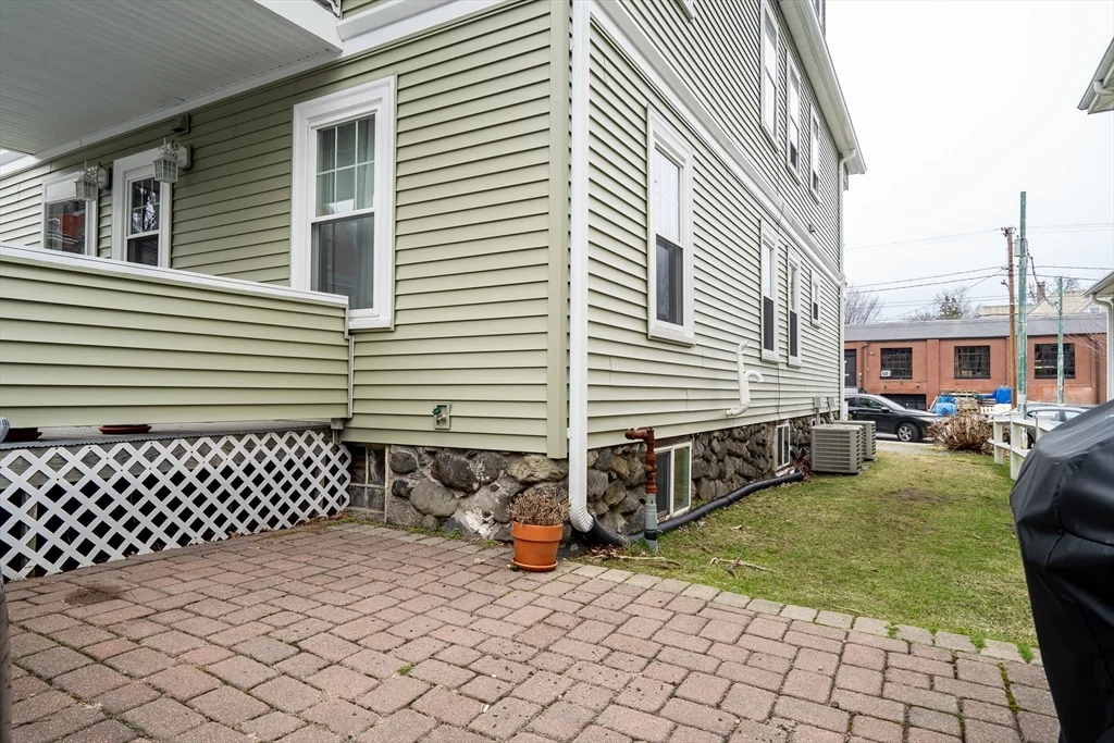 2 bed, 1 bath apartment for rent at 266 Belmont St Unit 1, Watertown — photo 23 of 25