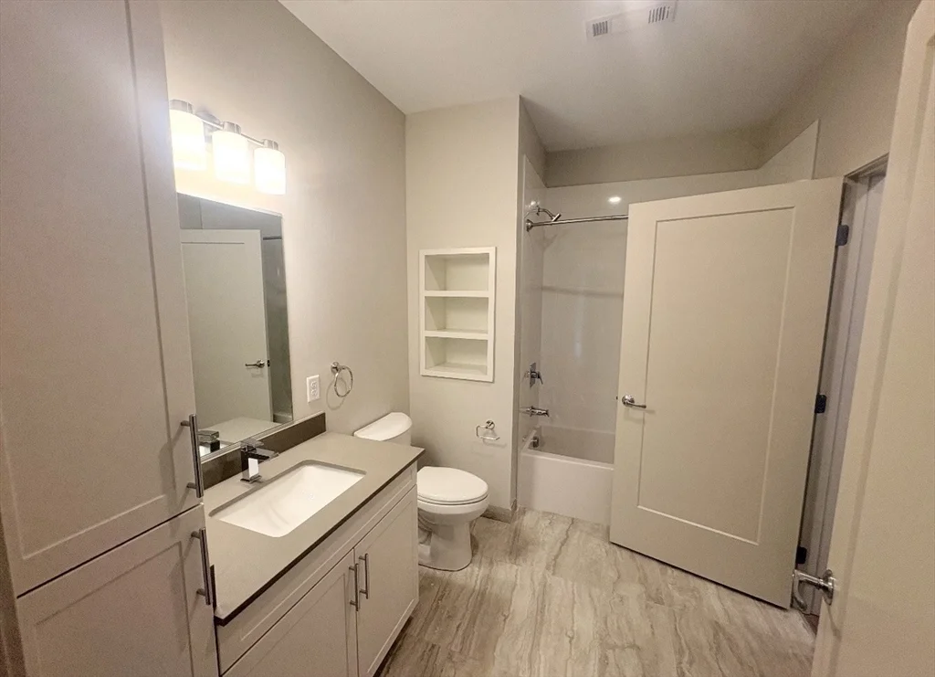 1 bed, 1 bath apartment for rent at 266 Canal St Unit 2410, Glenwood — photo 7 of 22