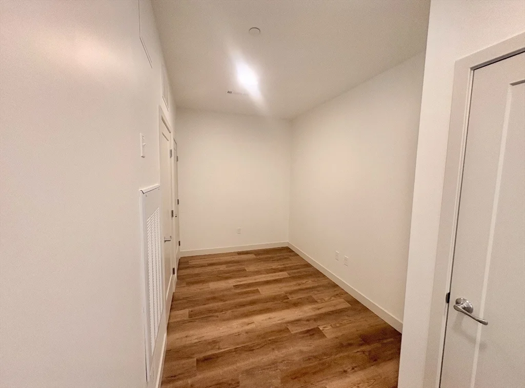 1 bed, 1 bath apartment for rent at 266 Canal St Unit 4404, Glenwood — photo 11 of 23