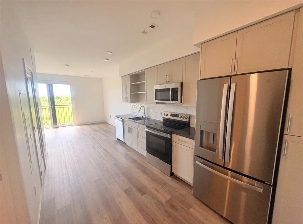 Studio bed, 1 bath apartment for rent at 266 Canal St Unit 5511, Glenwood — photo 1 of 18