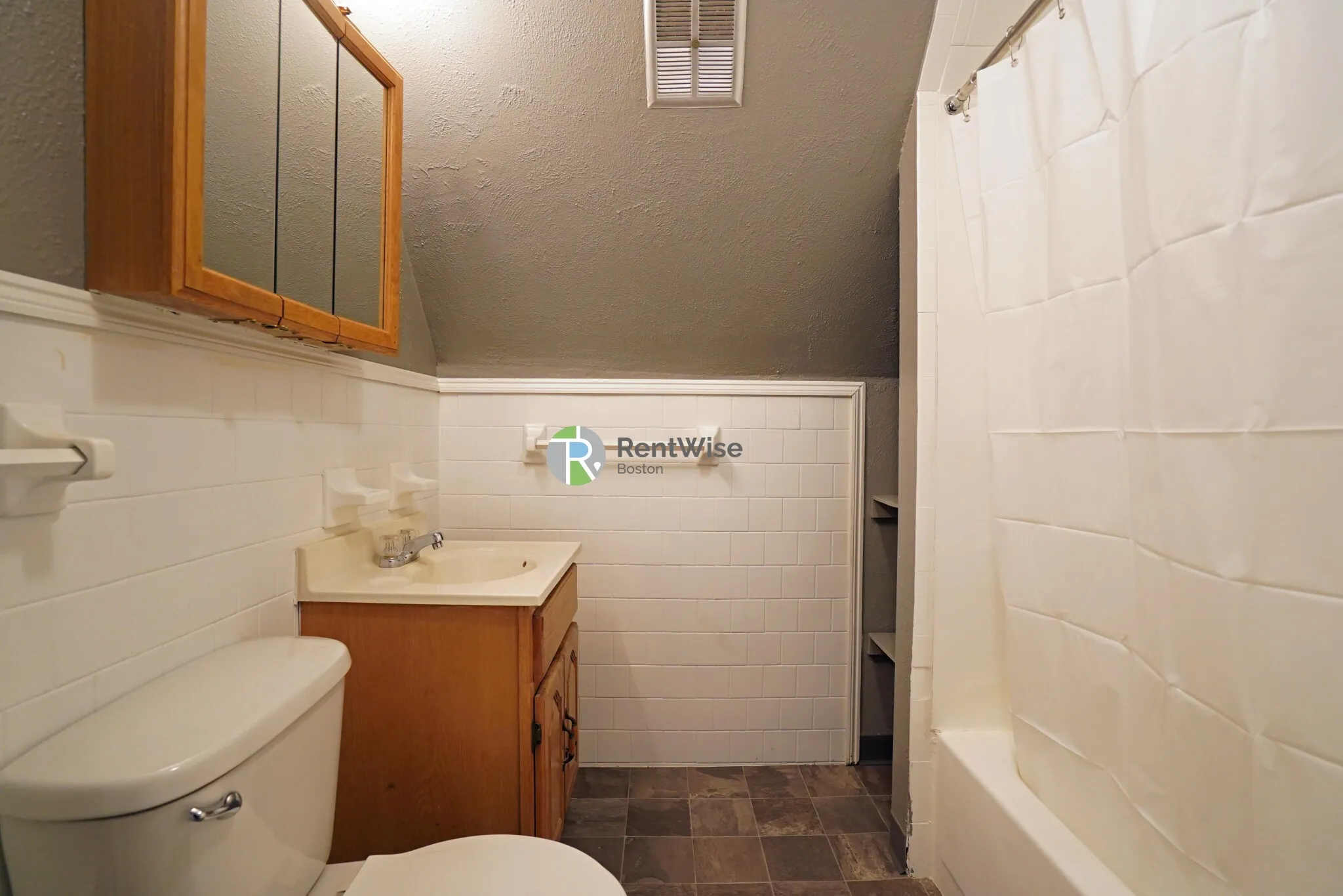 3 bed, 2 bath apartment for rent at 266 Chestnut Hill Ave Unit 6, Brighton — photo 17 of 25