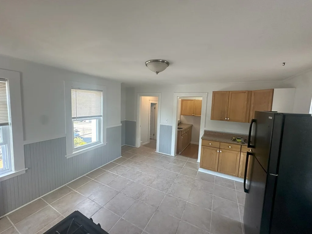 3 bed, 1 bath apartment for rent at 266 Hilldale Ave Unit 3, Haverhill — photo 2 of 8