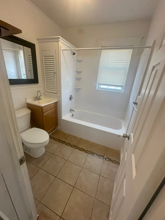 3 bed, 1 bath apartment for rent at 266 Hilldale Ave Unit 3, Haverhill — photo 6 of 8