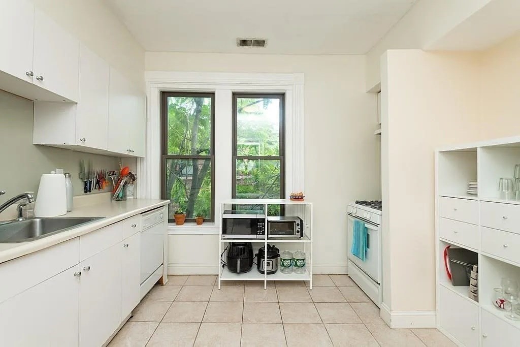 2 bed, 1 bath apartment for rent at 266 Shawmut Unit 3, South End — photo 4 of 5