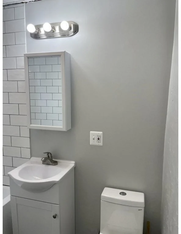 1 bed, 1 bath apartment for rent at 266 W Sixth Unit REAR, Lowell — photo 4 of 16