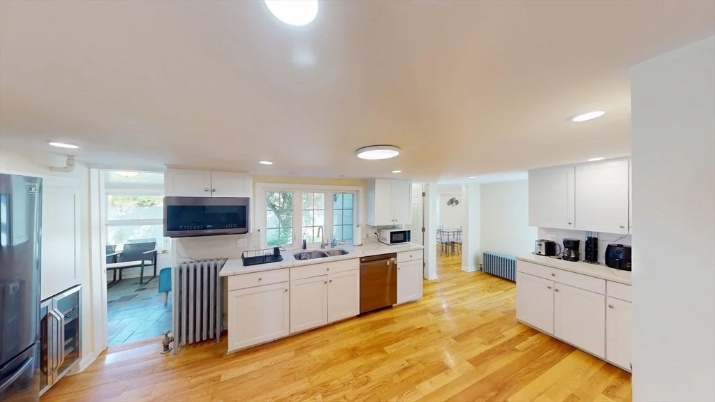 4 bed, 4+ bath apartment for rent at 266 Webster St, Worcester — photo 8 of 29