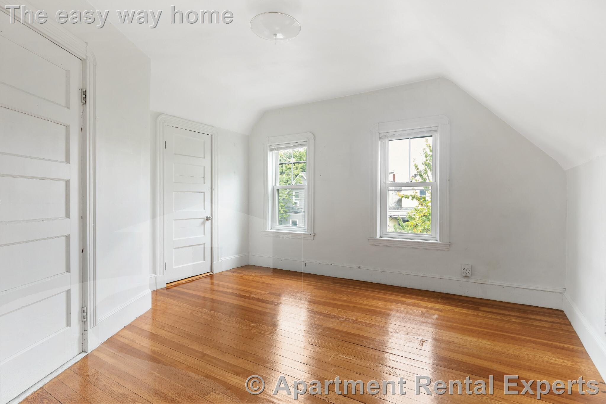 3 bed, 1 bath apartment for rent at 266 Willow Ave Unit 2, Davis Square — photo 4 of 8