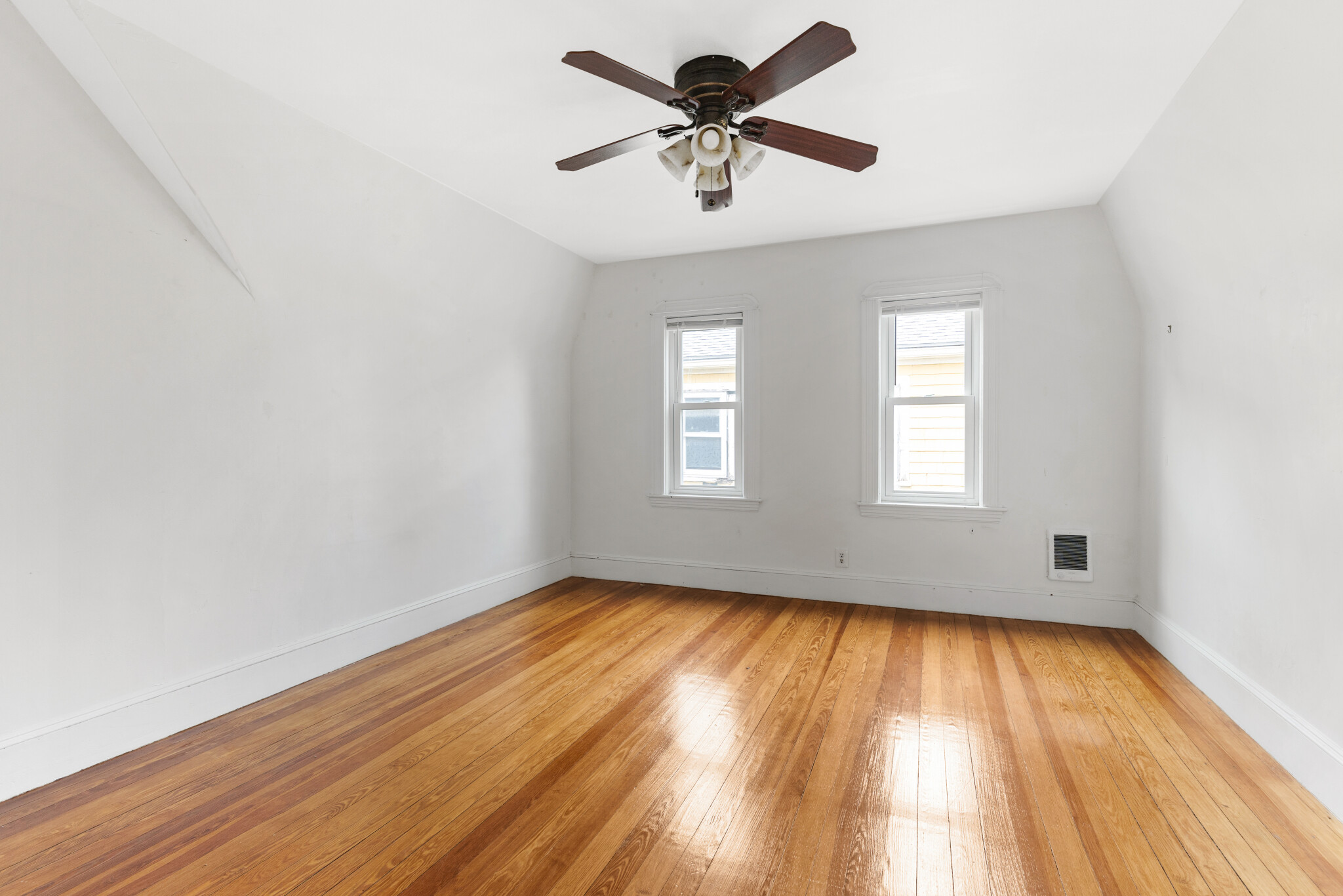 2 bed, 1 bath apartment for rent at 266 Willow Ave Unit 3, Powder House Square — photo 3 of 6
