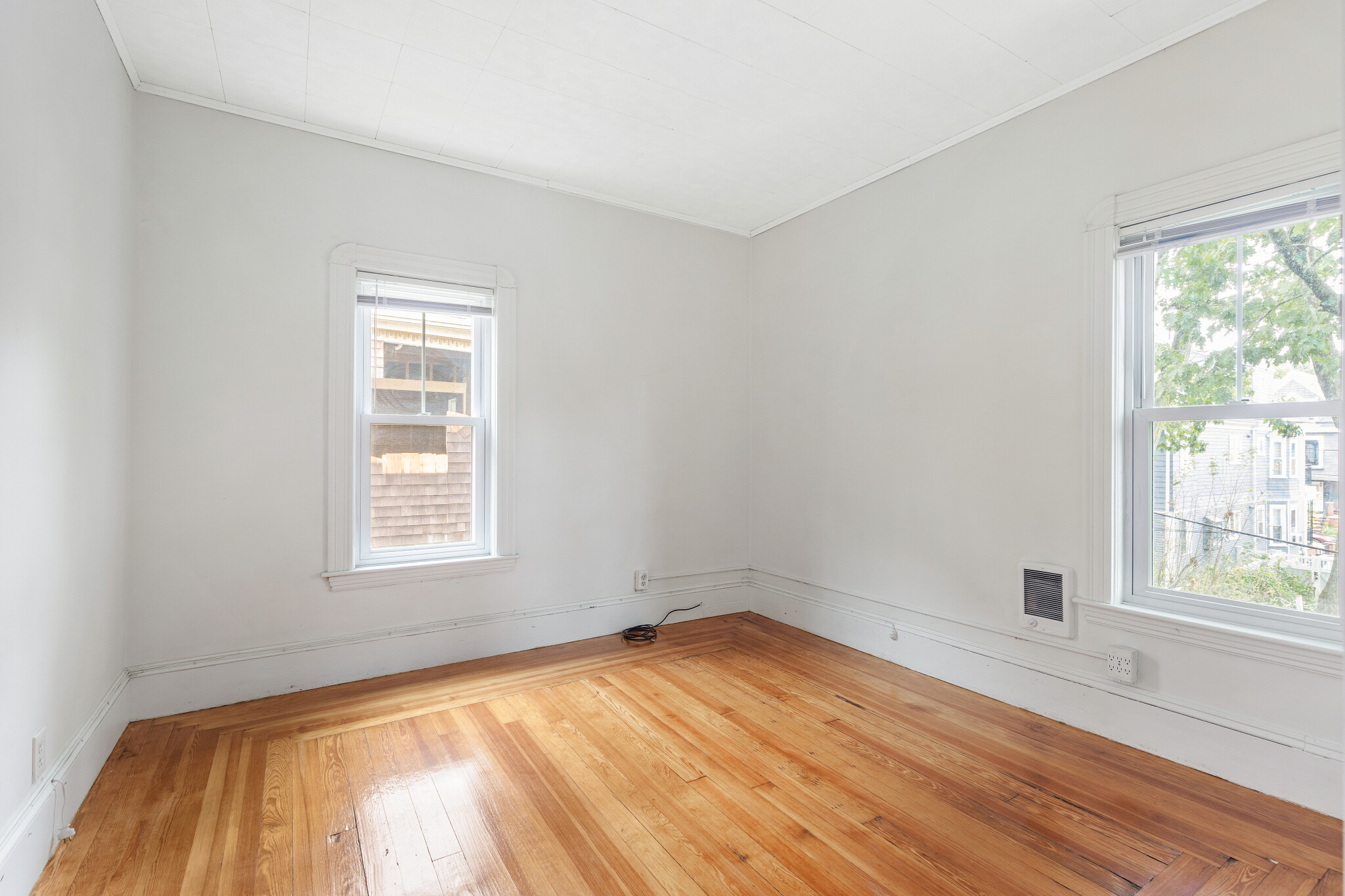 2 bed, 1 bath apartment for rent at 266 Willow Ave Unit 3, Powder House Square — photo 4 of 6