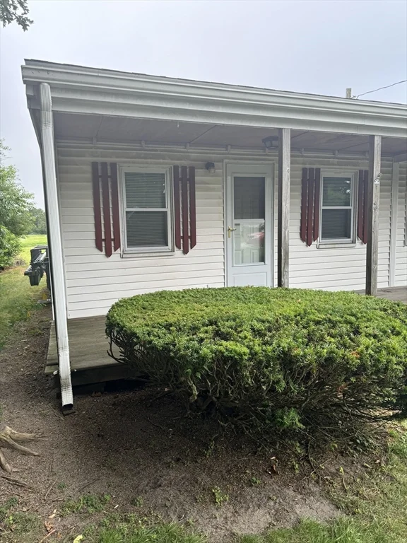1 bed, 1 bath apartment for rent at 2667 Cranberry Hwy Unit 1A, Wareham