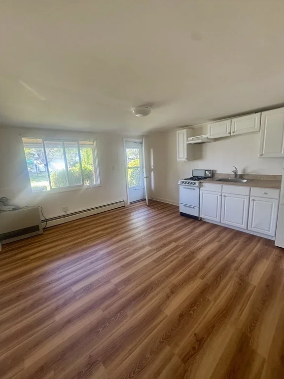 1 bed, 1 bath apartment for rent at 2667 Cranberry Hwy Unit 4, Wareham — photo 4 of 16