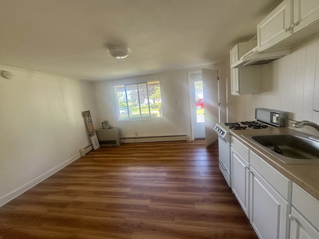 1 bed, 1 bath apartment for rent at 2667 Cranberry Hwy Unit 4, Wareham — photo 5 of 16