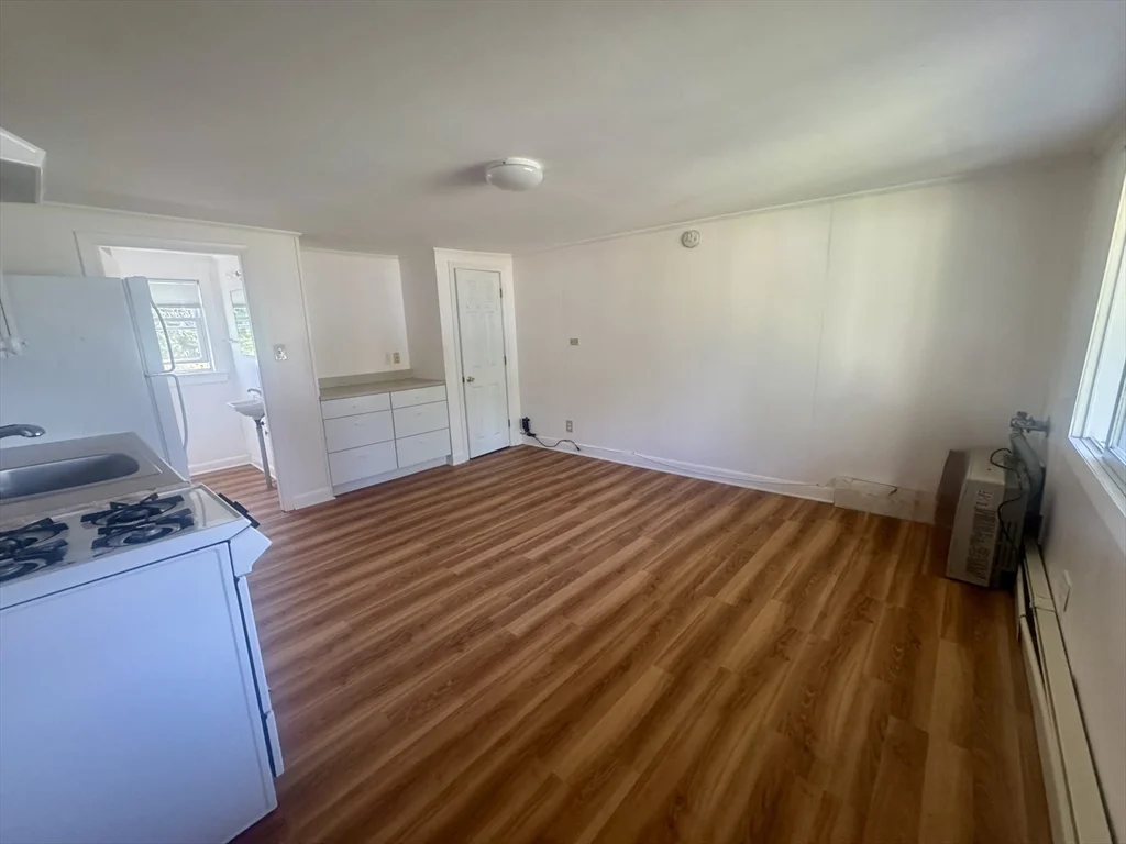 1 bed, 1 bath apartment for rent at 2667 Cranberry Hwy Unit 4, Wareham — photo 3 of 16