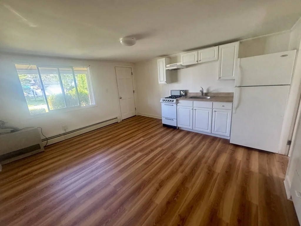 1 bed, 1 bath apartment for rent at 2667 Cranberry Hwy Unit 4, Wareham — photo 2 of 16