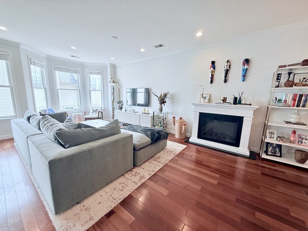3 bed, 2 bath apartment for rent at 267 Bolton St Unit 267, South Boston — photo 2 of 18