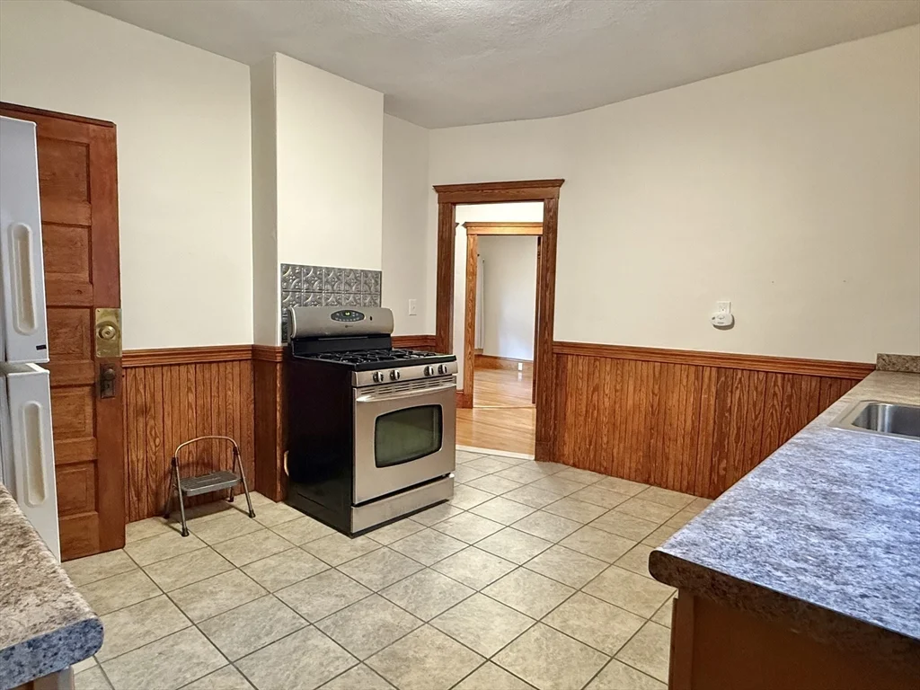 3 bed, 1 bath apartment for rent at 267 Boston Ave Unit 2, Tufts University — photo 8 of 19