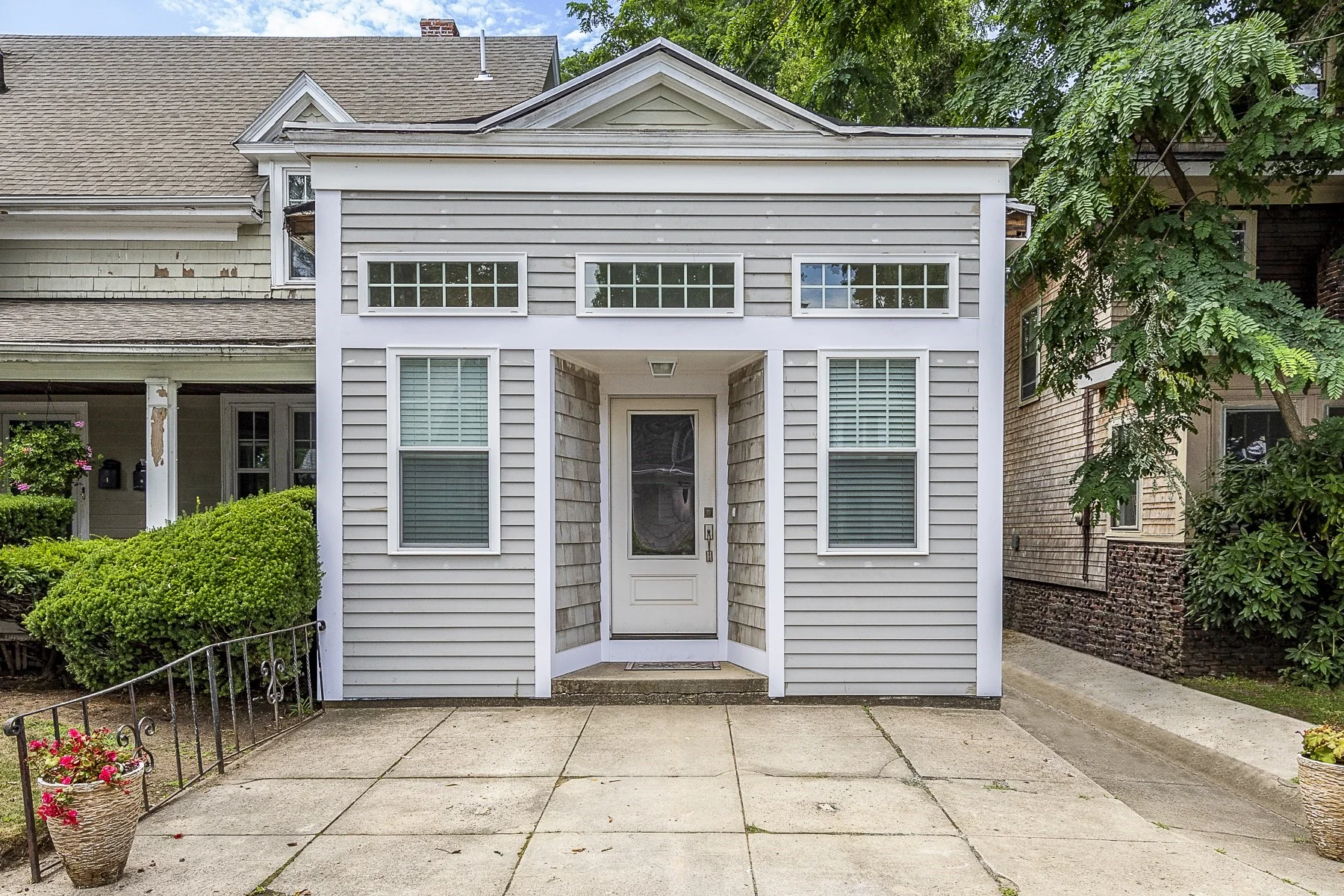 1 bed, 1 bath apartment for rent at 267 Humphrey St Unit A, Marblehead