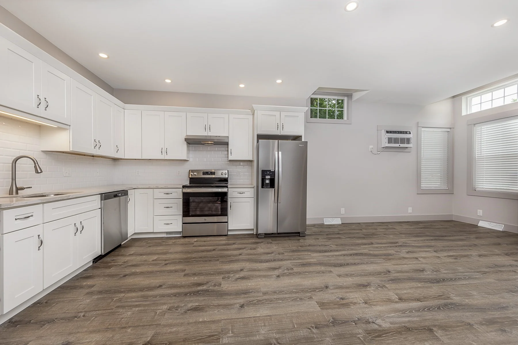 1 bed, 1 bath apartment for rent at 267 Humphrey St Unit A, Marblehead — photo 4 of 9
