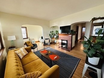 2 bed, 1 bath apartment for rent at 267 Lynn Shore Dr Unit 2, Diamond District — photo 2 of 25