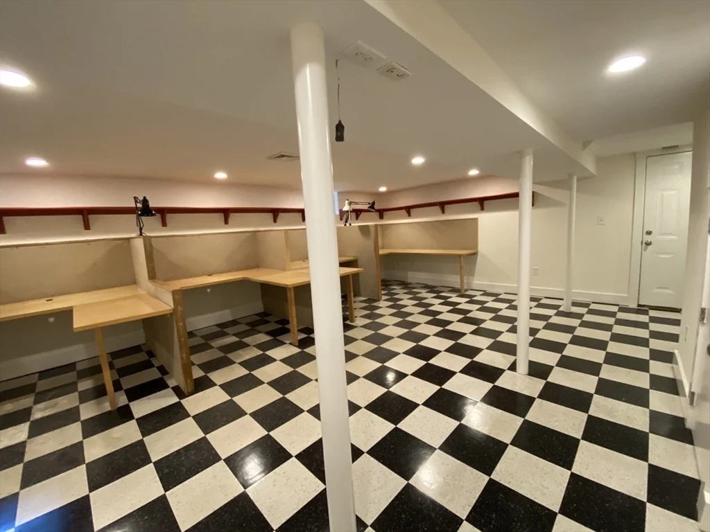 3 bed, 1.5 bath apartment for rent at 267 Norfolk St Unit 267, The Port — photo 17 of 19