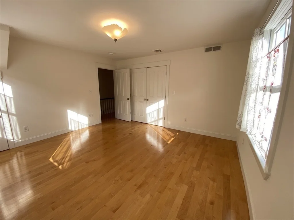 3 bed, 1.5 bath apartment for rent at 267 Norfolk St Unit 267, The Port — photo 9 of 19