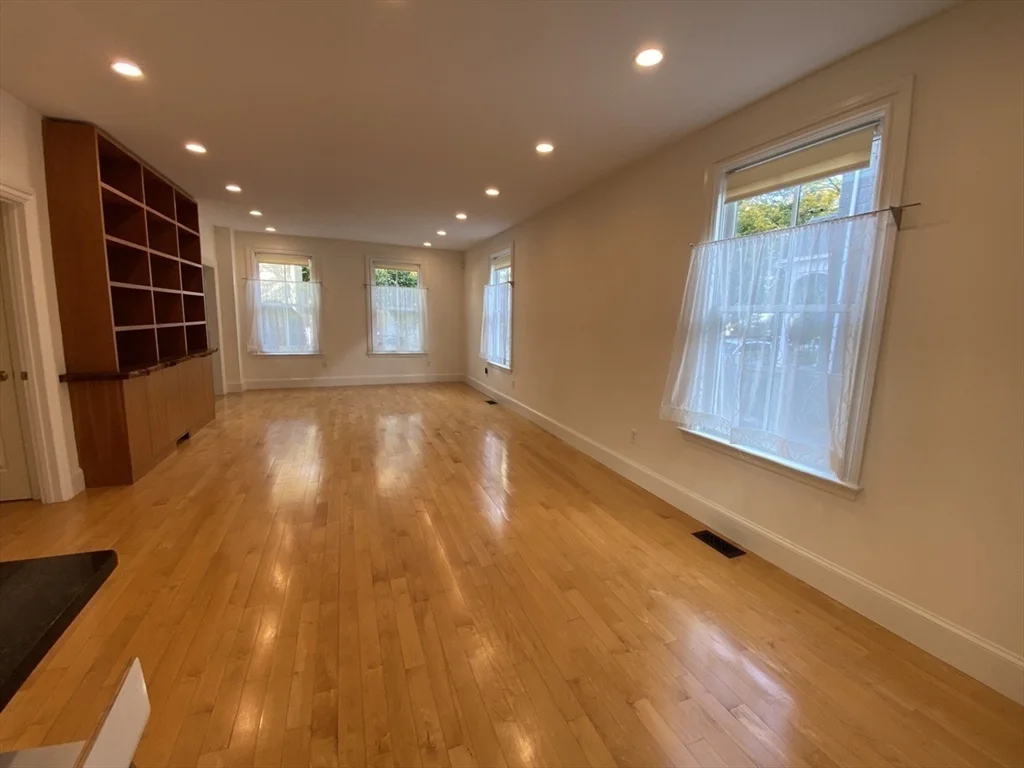 3 bed, 1.5 bath apartment for rent at 267 Norfolk St Unit 267, The Port — photo 4 of 19