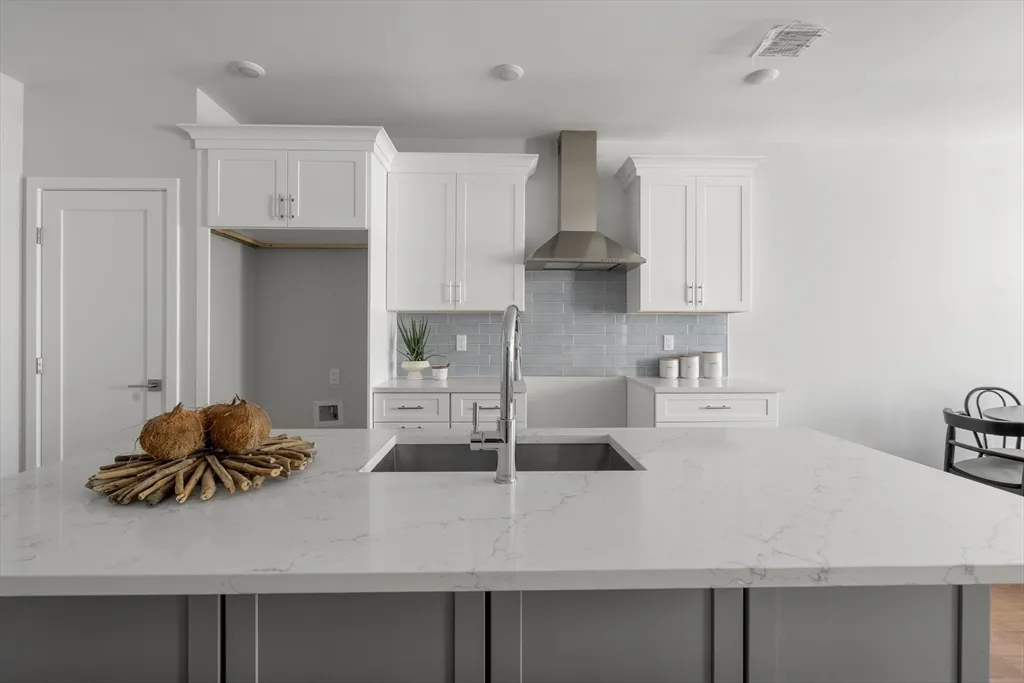 2 bed, 2 bath apartment for rent at 267 Old Colony Ave Unit 301, South Boston — photo 3 of 15