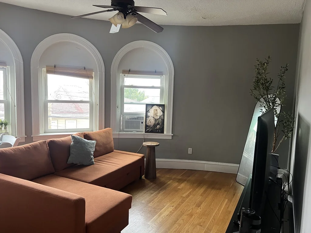 2 bed, 1 bath apartment for rent at 267 Washington Ave Unit 5, Winthrop — photo 3 of 14