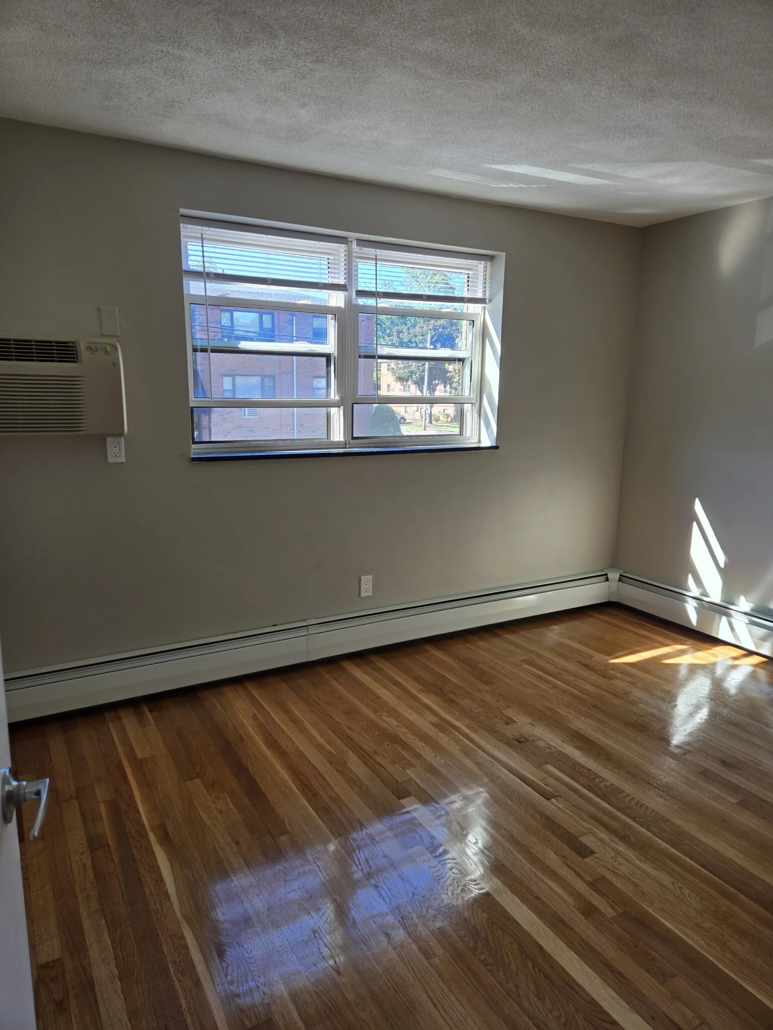 2 bed, 1 bath apartment for rent at 268 Grove St Unit 6, Auburndale — photo 4 of 7