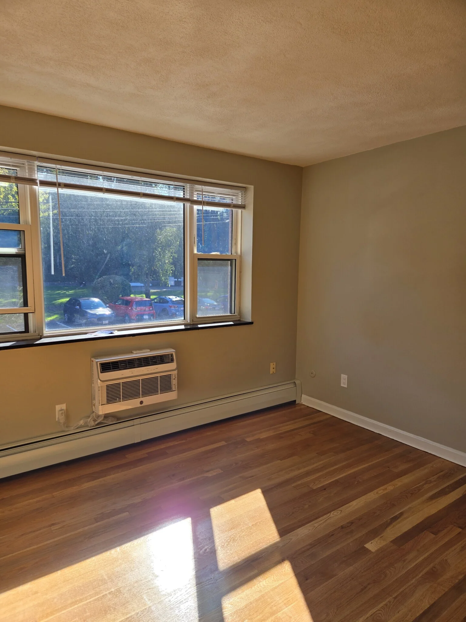 2 bed, 1 bath apartment for rent at 268 Grove St Unit 6, Auburndale — photo 6 of 7