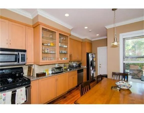 3 bed, 2 bath apartment for rent at 268 River St Unit 2, Cambridgeport — photo 1 of 15