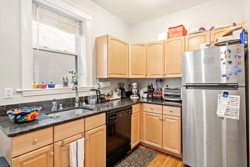 1 bed, 1 bath apartment for rent at 268 Windsor St Unit 2, The Port — photo 4 of 14