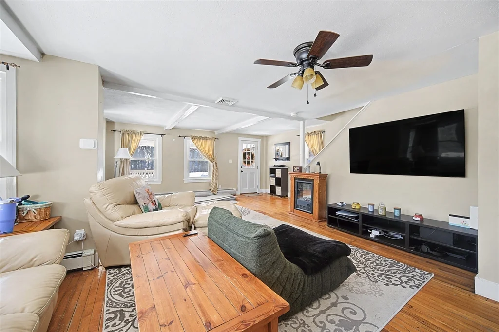 3 bed, 2 bath apartment for rent at 268 Wood St, Hopkinton — photo 8 of 22
