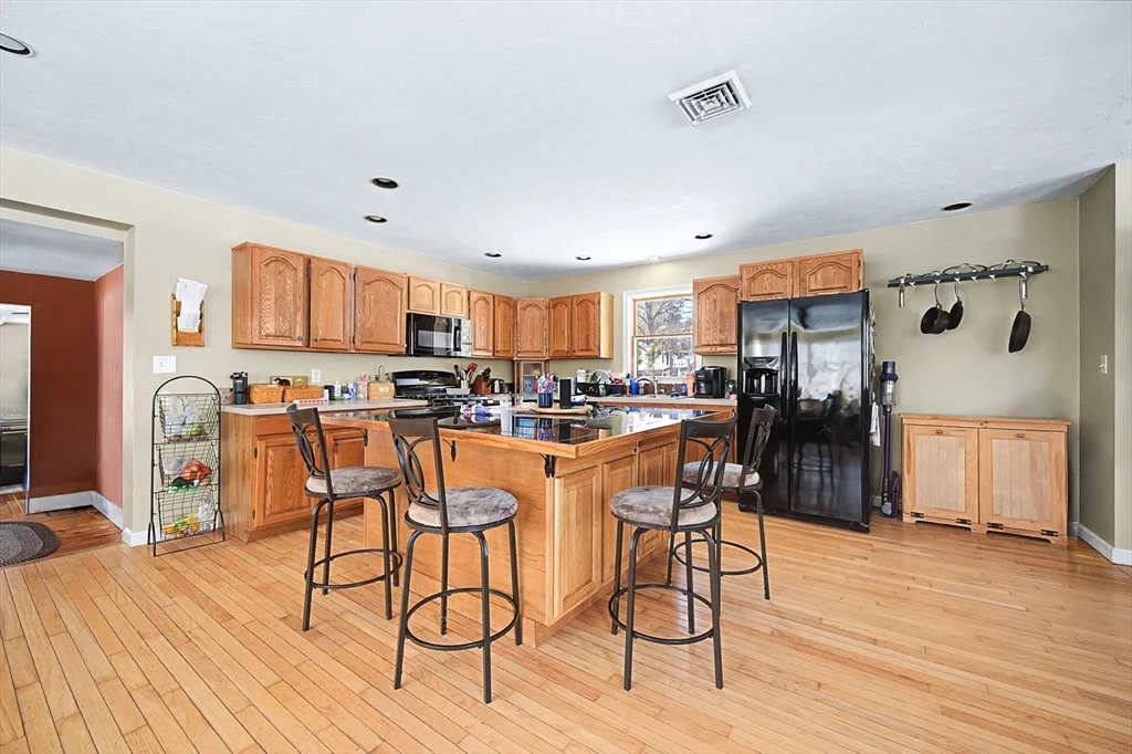 3 bed, 2 bath apartment for rent at 268 Wood St, Hopkinton — photo 4 of 22